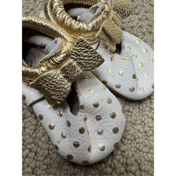 Freshly Picked Bow Mocc in Creams and Gold - Picture 5 of 6